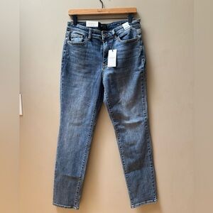 NWT Judy Blue Slim Fit Mid Rise Jeans 11/30